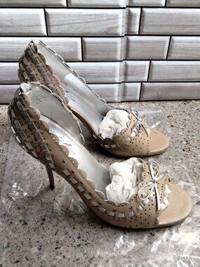 New 100% Leather Tan & Silver Leather Scalloped Edge Open Toe Heel
